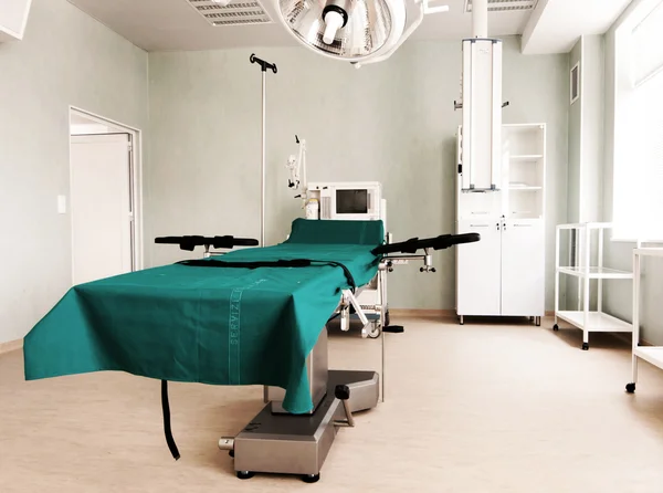 Терапевтические и диагностические кабинеты с медицинским оборудованием — стоковое фото