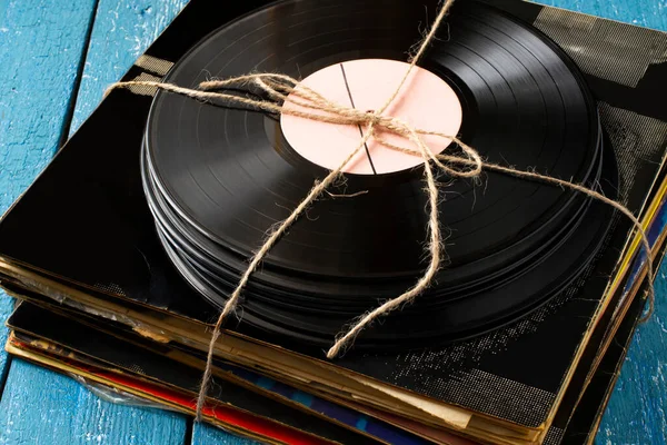 Monte Discos Antigos Vinil Amarrados Com Cordel Gravações Vinil Capas — Fotografia de Stock