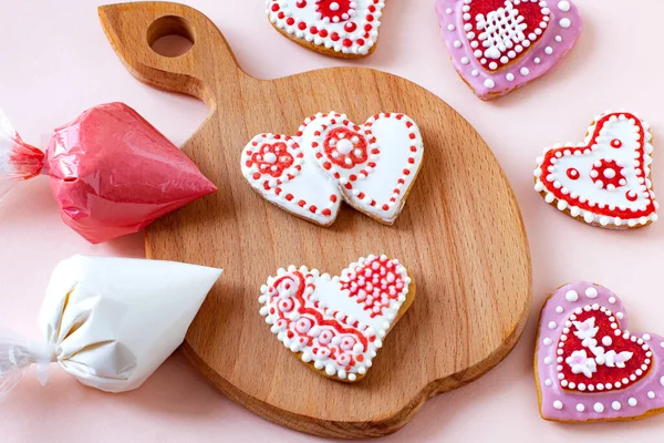 Decorating Handmade Gingerbread Icing Glaze Pastry Bags Heart Shaped Gingerbread — Stock Photo, Image