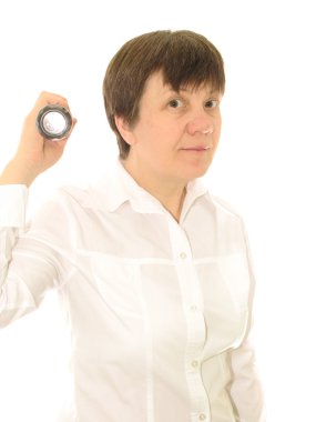 kadın bir el feneri ile