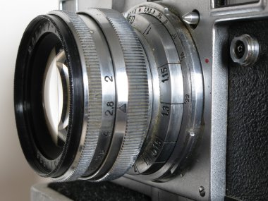 çamur izleri ile eski fotoğraf makinesi