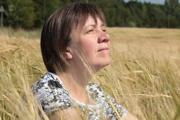 Woman outdoors — Stock Photo, Image