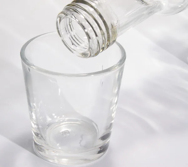 Botella, y copas de vidrio — Foto de Stock