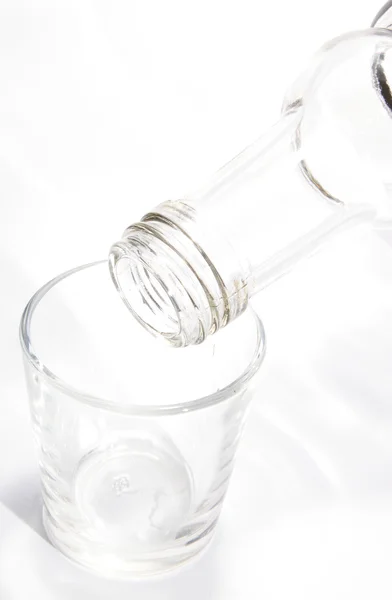 Botella, y copas de vidrio —  Fotos de Stock