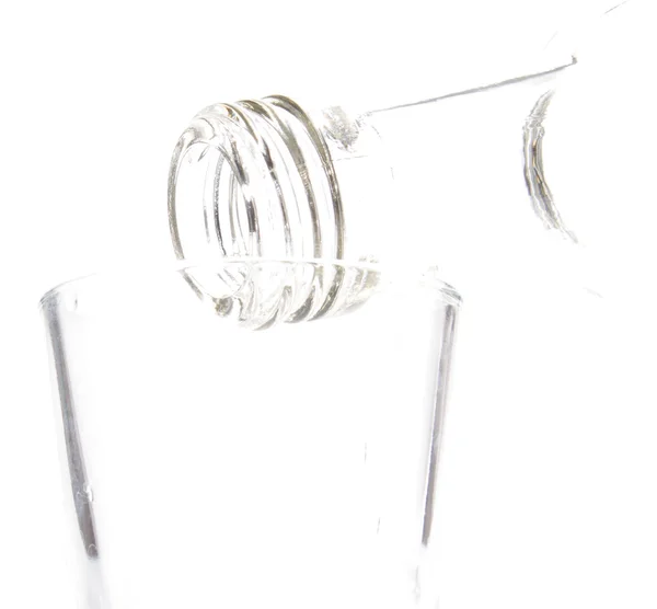 Garrafa, e taças de vidro — Fotografia de Stock