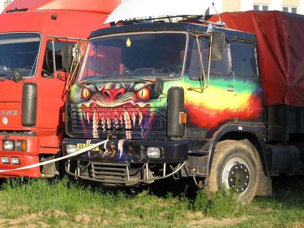 Carro com graffiti — Fotografia de Stock