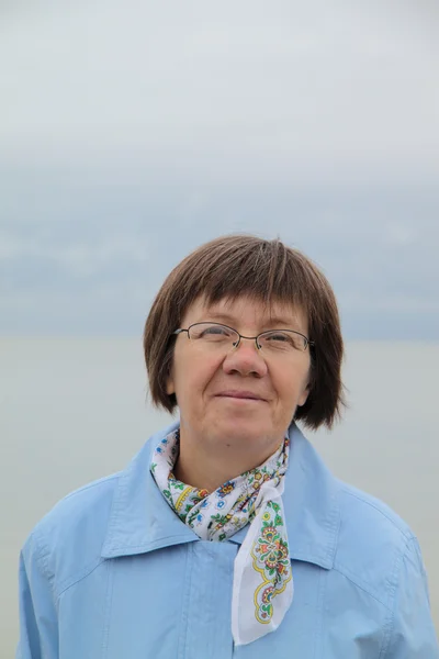 Happy middle-aged woman on the background of the Baltic Sea — Stock Photo, Image