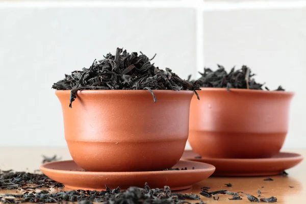 Black tea in ceramic bowls — Stock Photo, Image