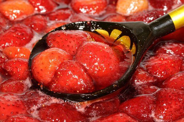 Strawberries cooked in a spoon