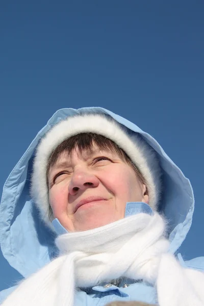 Vrouw in het blauw in blauw — Stockfoto