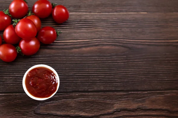 Tomatensauce Auf Einem Hölzernen Hintergrund Ansicht Von Oben — Stockfoto