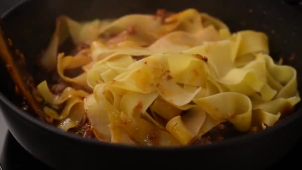 Cozinhar Massas Italianas Tradicionais Espeto — Vídeo de Stock