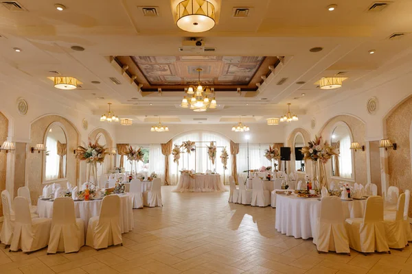 Wedding Stage Decoration Wedding Hall Warm Beige Tones — Foto de Stock