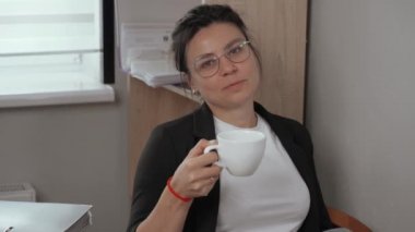 The employee in the office in the thing shows his tongue to the client or his colleagues. To succeed.