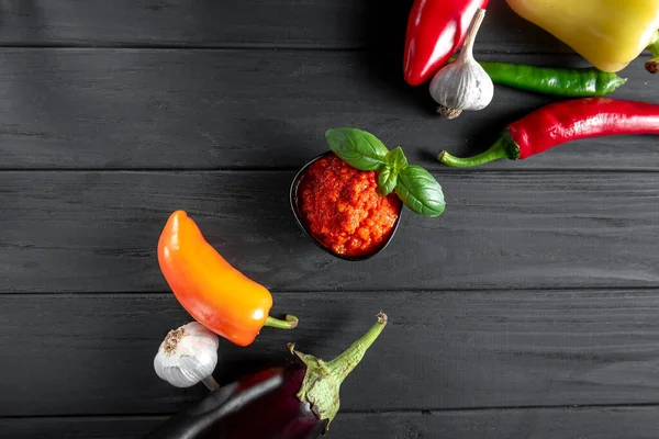 Gemüsenudeln Gehackter Gemüsekaviar Gesunde Ernährung Und Vegetarismus Ansicht Von Oben — Stockfoto