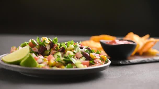 Техасскую Икру Едят Чипсах Национальная Кухня Техаса Сша Вегетарианское Блюдо — стоковое видео