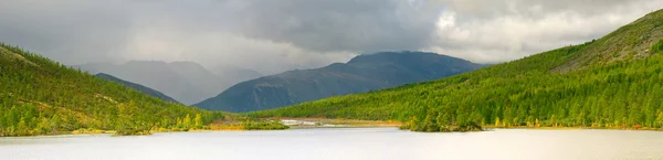 Regn i bergen — Stockfoto