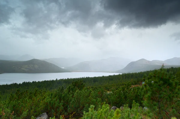 Chuva nas montanhas — Fotografia de Stock