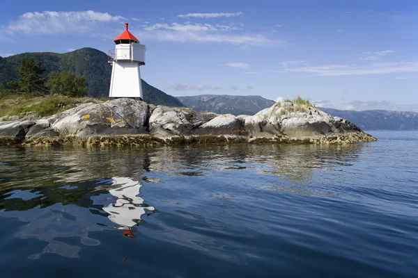 Stein Leuchtturm auf kroatischen — Stockfoto