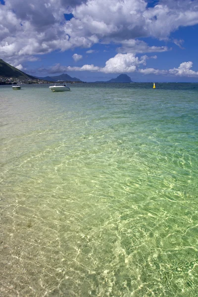 Mauritius - dobrze miejsce w każdej chwili lat na wakacje. dobre Hotele i wspaniałe plaże. Ciepłe morze. — Zdjęcie stockowe