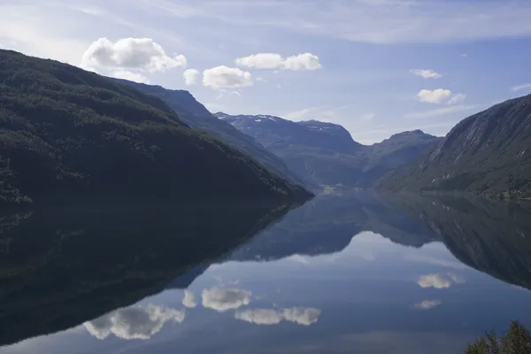 A natureza do verão Noruega. Montanhas, lagos. Fiordes da Noruega . — Fotografia de Stock