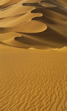 gün batımında kum tepeleri Sahra Çölünde, libya.