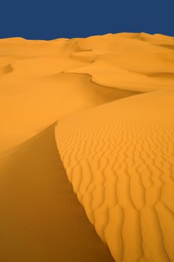 gün batımında kum tepeleri Sahra Çölünde, libya.