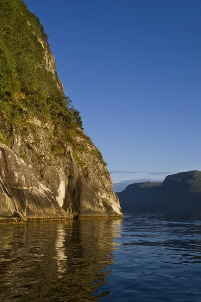 여름 노르웨이의 자연입니다. 산, 호수입니다. 노르웨이의 피 요 르 드. — 스톡 사진