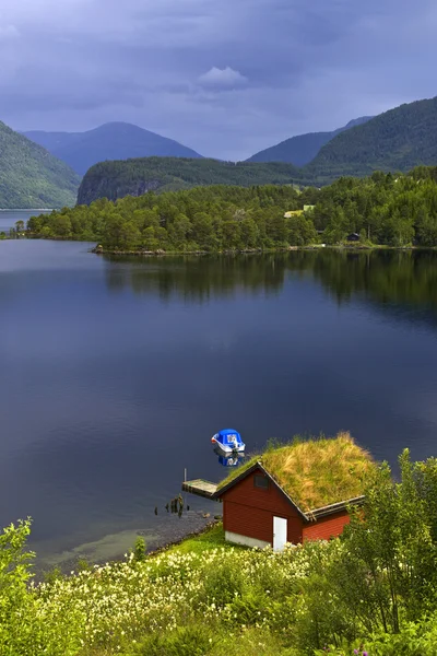 De aard van de zomer Noorwegen. Bergen, meren. fjorden van Noorwegen. — Stockfoto