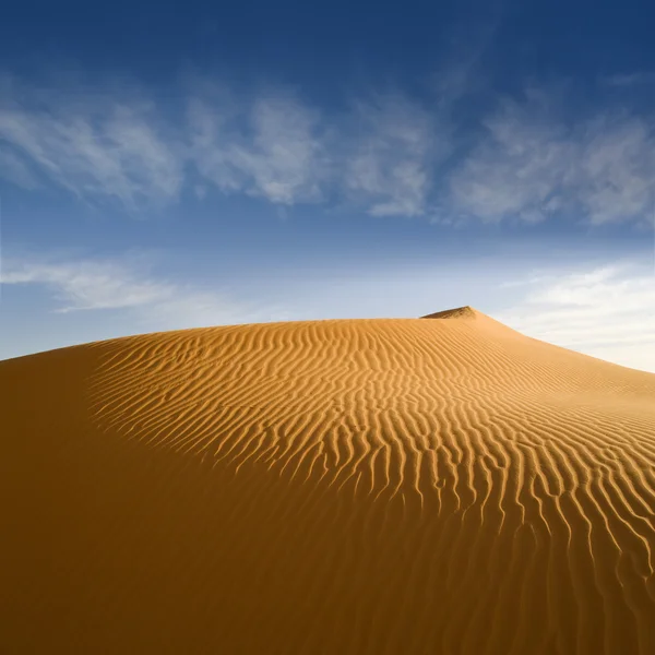 Desierto libio. Polvo de oro denso, dunas y arena hermosa —  Fotos de Stock