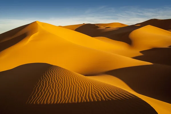 Sahara libyen. Les dunes. Structure du sable au coucher du soleil . — Photo