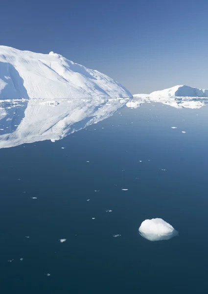 Grönlannin jäätiköt ja jäävuoret — kuvapankkivalokuva