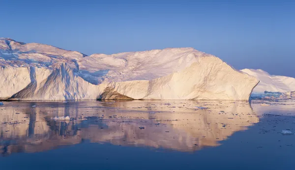 Geleiras e icebergues da Península Antártica — Fotografia de Stock