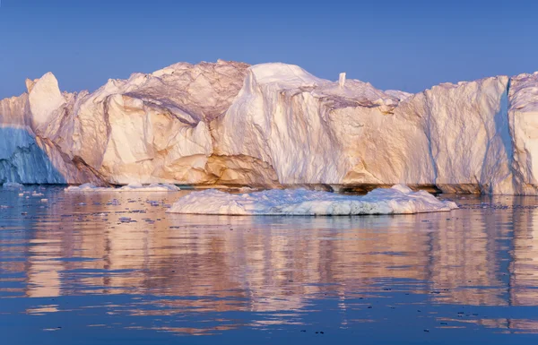 Glaciärer och isberg i Grönland — Stockfoto