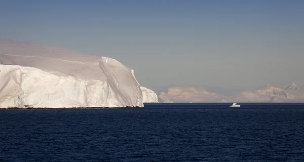 Ghiacciai e iceberg della penisola antartica — Foto Stock