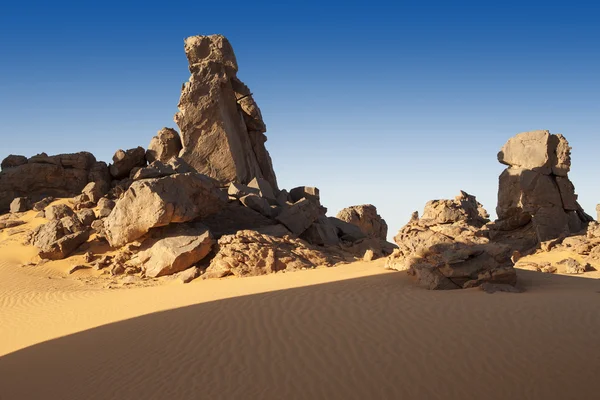 Rochas removidas no deserto do Saara, Líbia — Fotografia de Stock