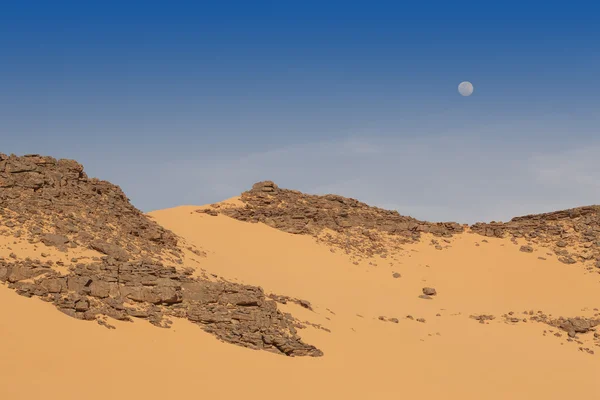 Rochas removidas no deserto do Saara, Líbia — Fotografia de Stock