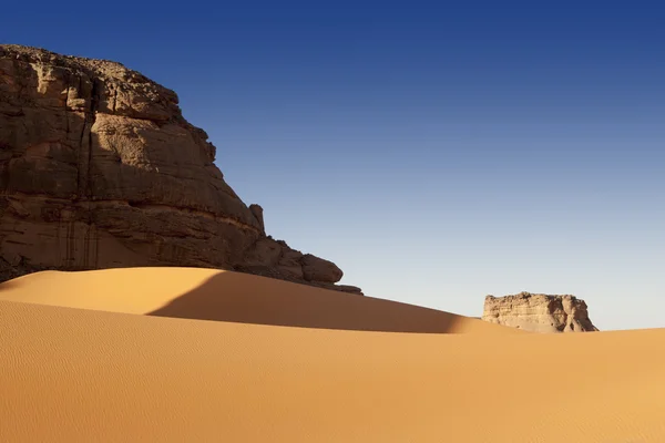 Odstraněno skály v poušti sahara, Libye — Stock fotografie