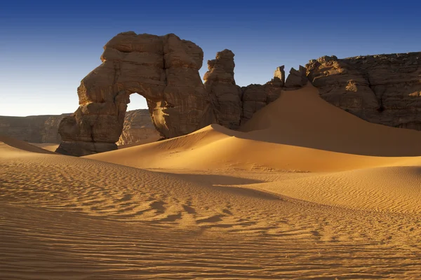 Rocas removidas en el desierto del Sahara, Libia —  Fotos de Stock