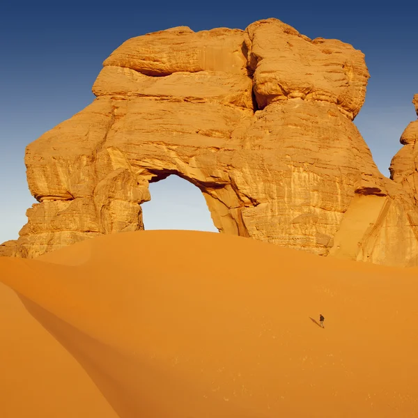 Удаленные камни в пустыне Сахара, Ливия — стоковое фото
