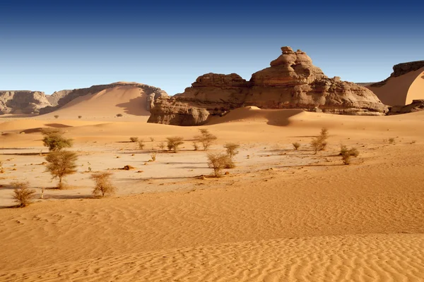 Rochas removidas no deserto do Saara, Líbia — Fotografia de Stock