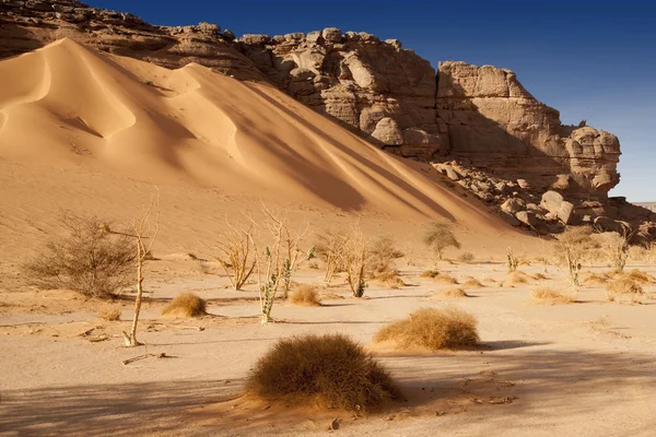 Rochas removidas no deserto do Saara, Líbia — Fotografia de Stock