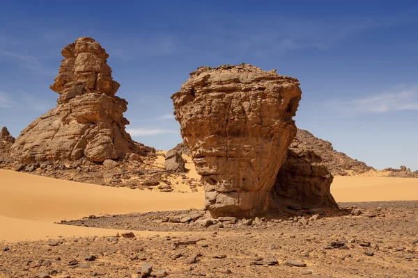 Odstraněno skály v poušti sahara, Libye — Stock fotografie