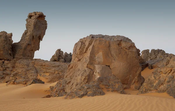 Odstraněno skály v poušti sahara, Libye — Stock fotografie