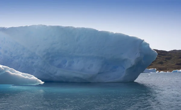 Aard van het Antarctisch Schiereiland. ICES en ijsbergen — Stockfoto