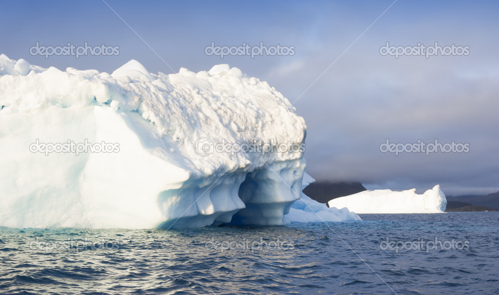 Nature of Antarctic Peninsula. Ices and icebergs