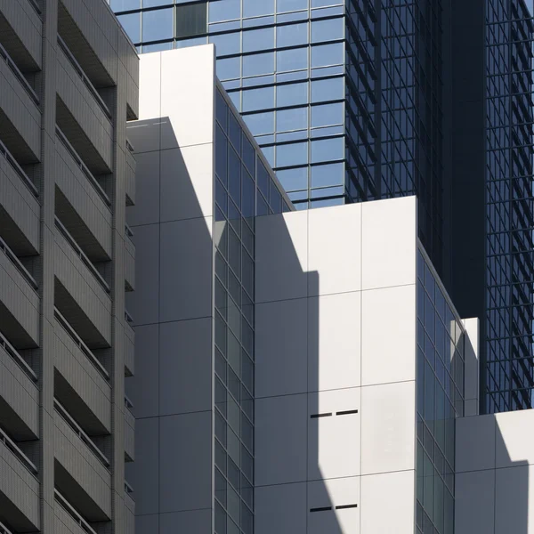 Fachada de un moderno edificio de oficinas —  Fotos de Stock