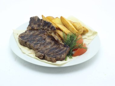 Köy usulü patates ve dereotlu ızgarada domuz eti.