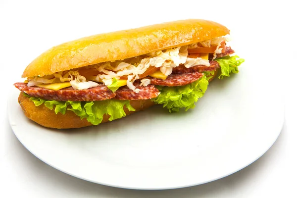 Сэндвич Салями Салатом — стоковое фото