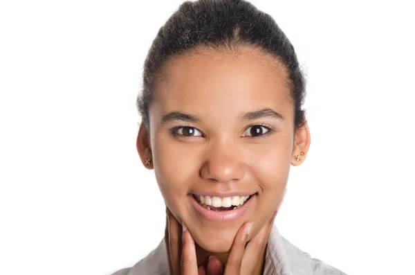 Geïsoleerde portret van zwarte meid glimlachen — Stockfoto